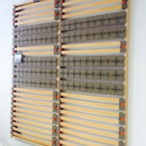 RETE MOD. ELBA TOP A PRESIDIO MEDICO SANITARIO: ultra confort; ideale adattamento zona spalle - bacino; telaio in multistrato di faggio 60x25 mm; doghe in multistrato di faggio da 38 mm; portadoghe anatomici in TPV con regolazione portanza; piattelli in Hytrel nella zona spalla e bacino con flessibilità a 360° per un ideale adattamento alle curve del corpo.