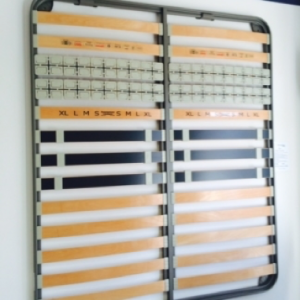 RETE MOD. BASIC DELUX: ortopedica; ideale adattamento zona spalle; telaio in acciaio da 41x39 mm verniciato a polveri atossiche color grigio quarzo; doghe in multistrato di faggio da 68 mm; doppie doghe centrali con cursori di regolazione della taglia.